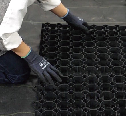 砂利ぴたマットを設置