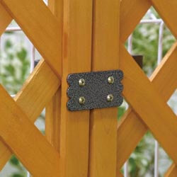 メッシュフェンスに固定するタイプ