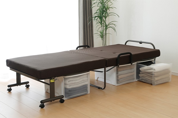 衣類ケースを収納できる床面下