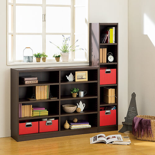 窓枠に合わせた収納