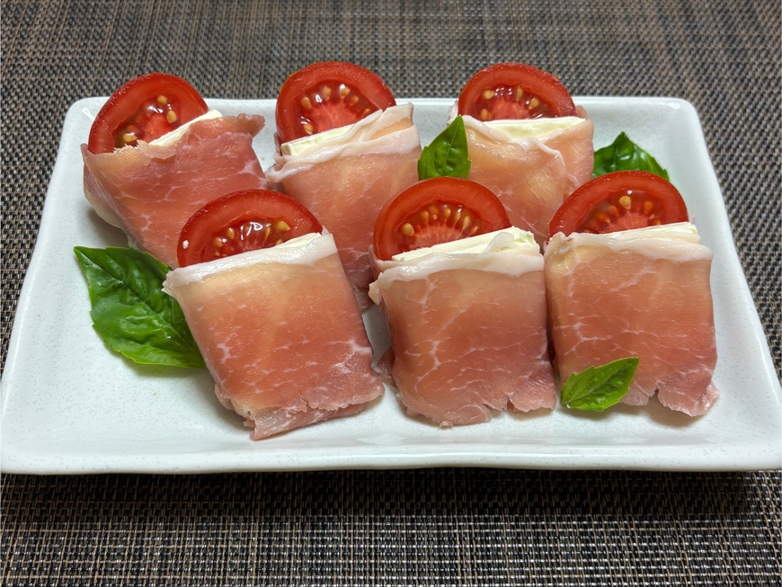 トマトとクリームチーズの生ハム包み