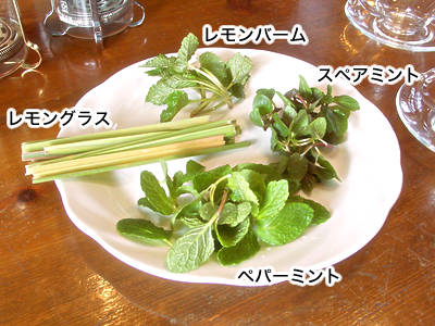 キッチンタオル等で水気を拭き取りましょう