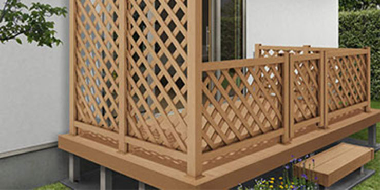 キットを組んでらくらくウッドデッキ