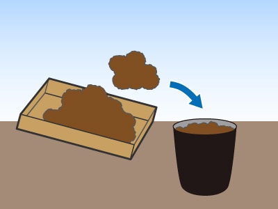 ２．ポットに培土を入れる