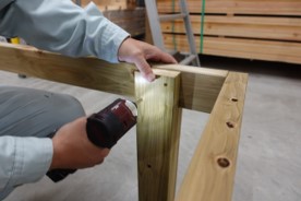 枠取り付けビス打ち