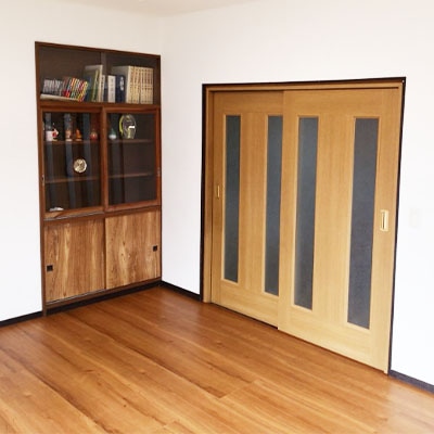 ����E�������C