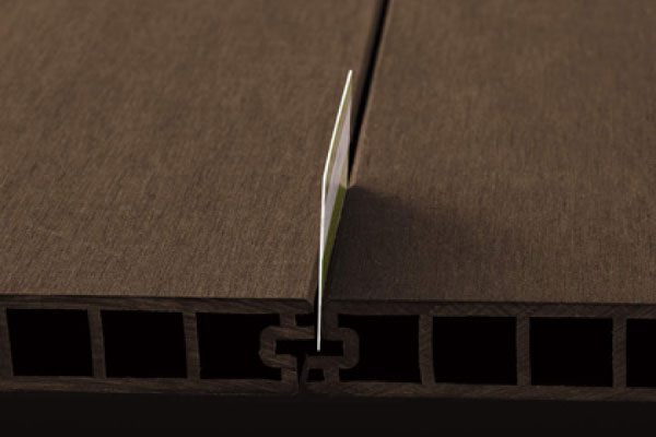 すき間がなく物が落ちない構造。