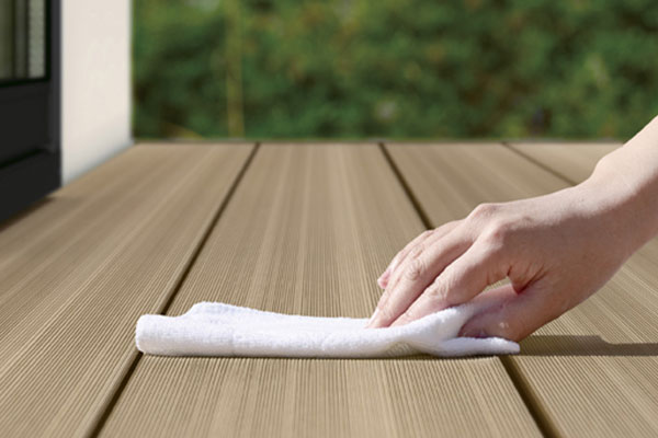 天然木よりメンテナンスがラク。しかも環境にもやさしいのです。