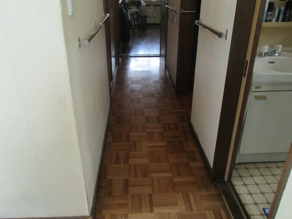 フローリング before