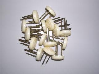 カーペット鋲　クリーム　１５本入り