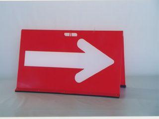 山型方向板　赤／白