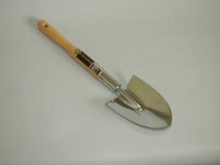 緑館　キャンピングショベル