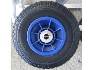 アルミハウスカーの替タイヤ（ノーパンク）