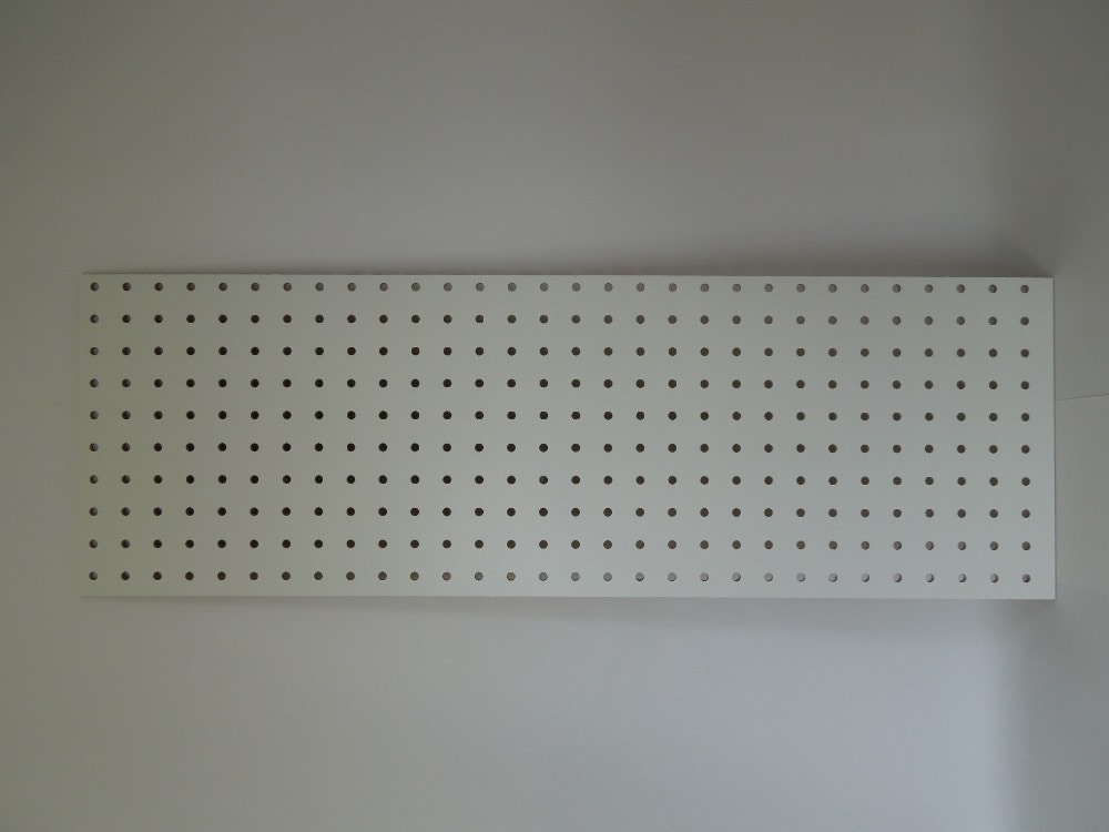 有孔合板（白）　（約）５．５×９００×４５０