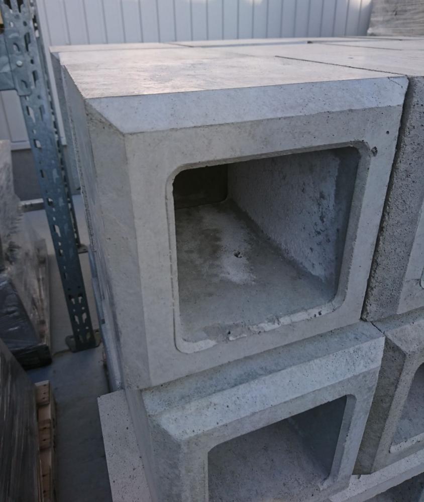 フェンス基礎石　小　幅２０×奥行２０×高さ２０ｃｍ