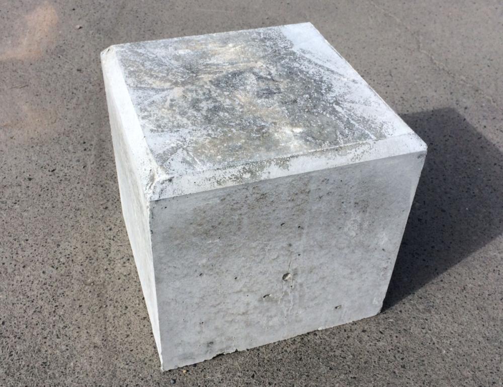 コンクリートピンコロ　２０角