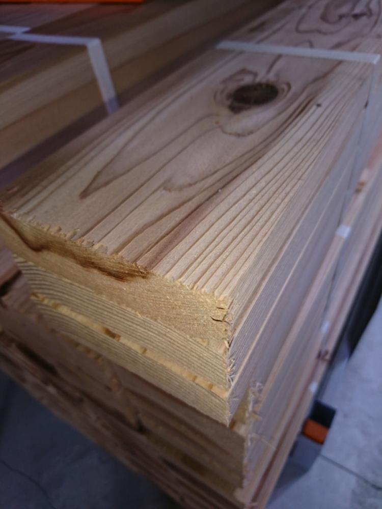 杉ＫＤ　間柱　（約）３ｍ　２．７×１０．５　（１等）