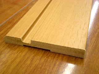 巾木　ライト　７×５７×２０００