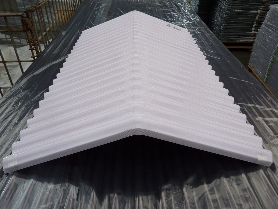 塩ビ波板　棟板　乳白