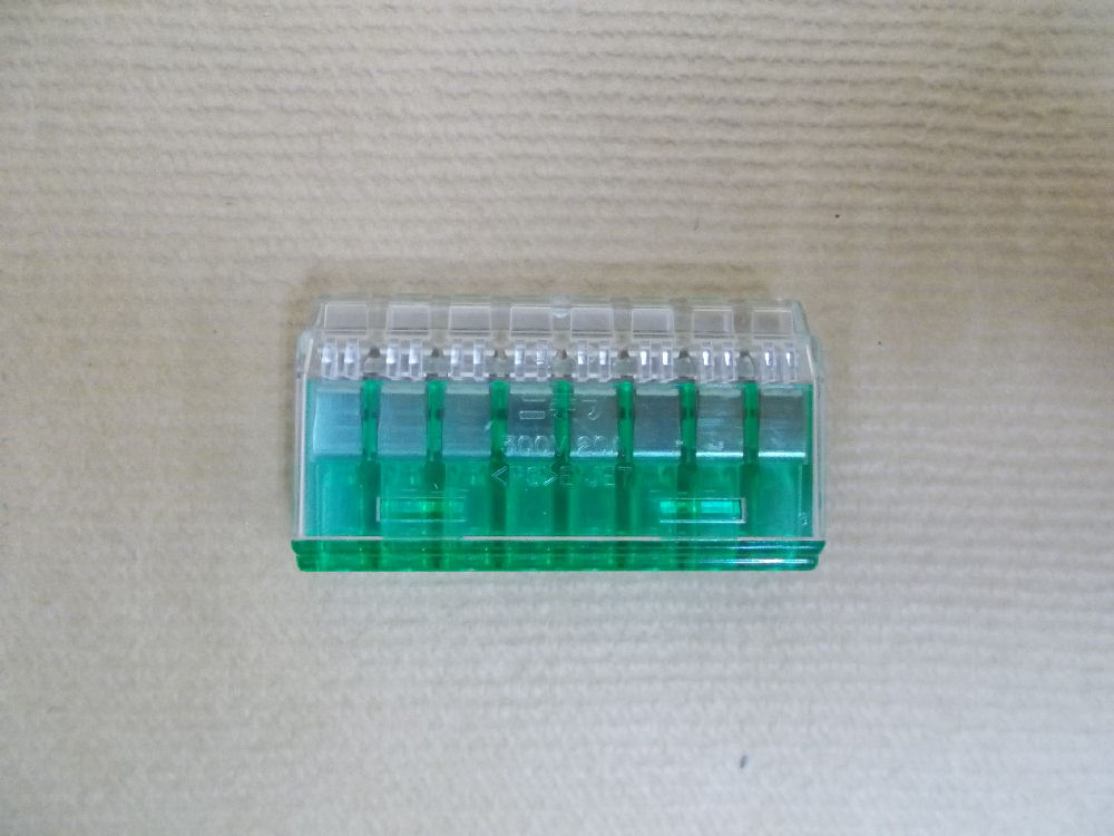 電線コネクター　８本用