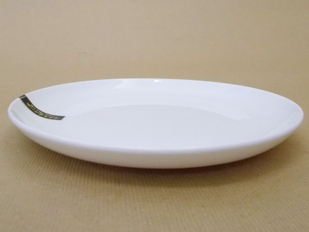 ボーンチャイナ　ラウンドプレート　１８ｃｍ