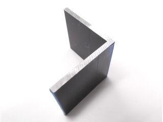 アングルピース　３．０×４０×４０　ブラック