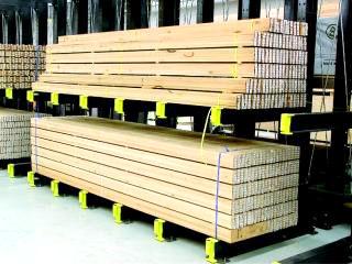 ホワイトウッド間柱ＫＤ　（約）３０×１０５×３０００ｍｍ