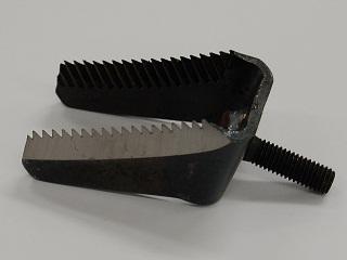 コンバイン用ワラ切刃　イセキ　ボルト付鋸目