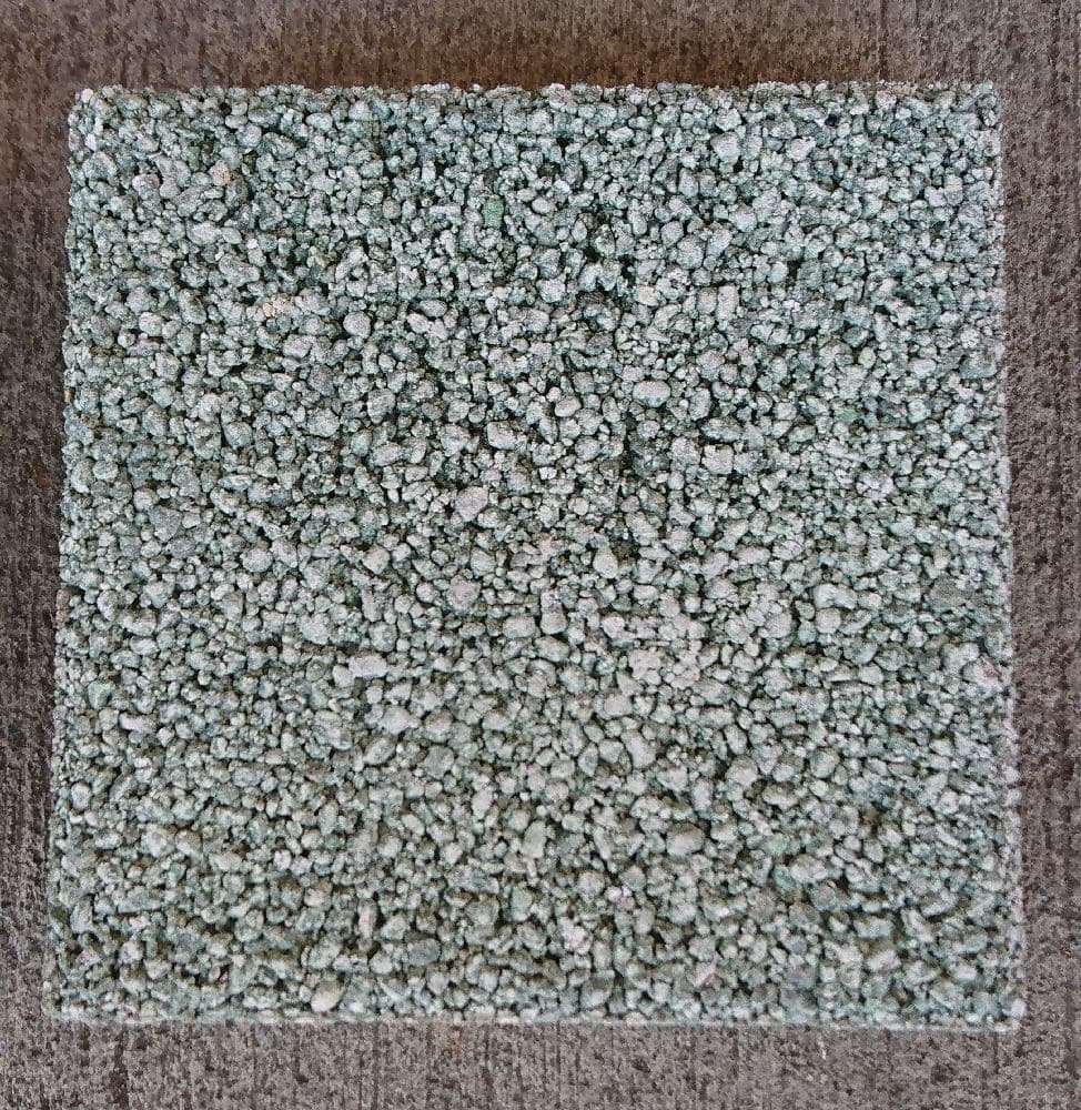 透水・保水インター平板　グリーン　２０×２０×６ｃｍ