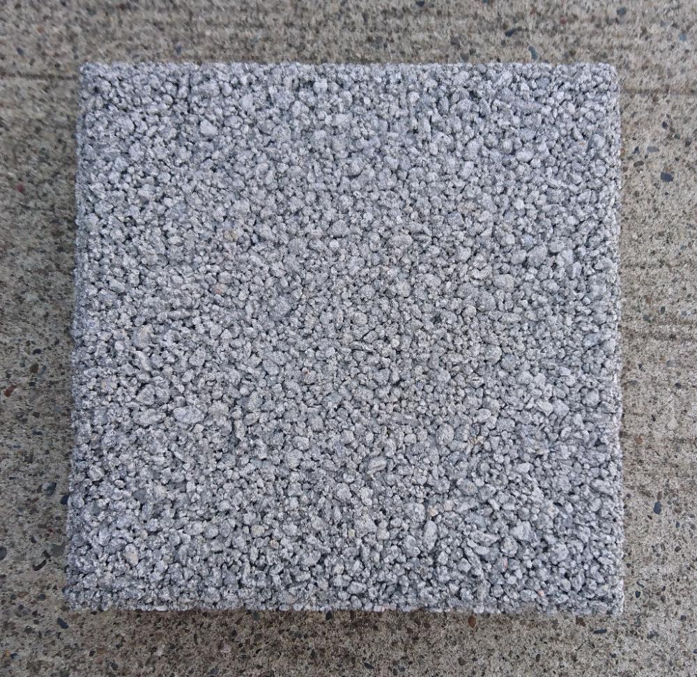 透水・保水インター平板　グレー　２０×２０×６ｃｍ