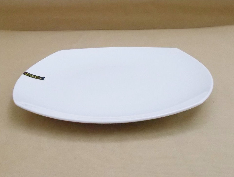 ボーンチャイナ　スクエアプレート　２６ｃｍ