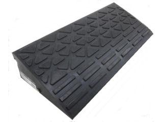 ゴム製段差プレート　幅６０ｃｍ　高さ約４．５ｃｍ