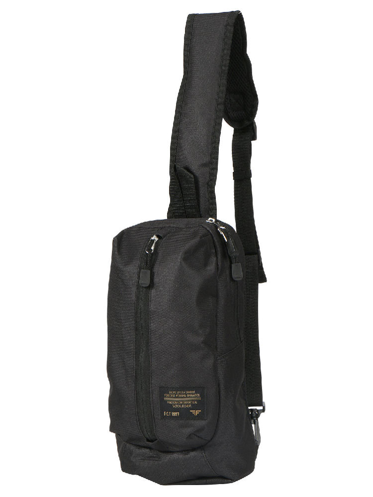 ９１０５　ボディバッグ　ブラック　４Ｌ