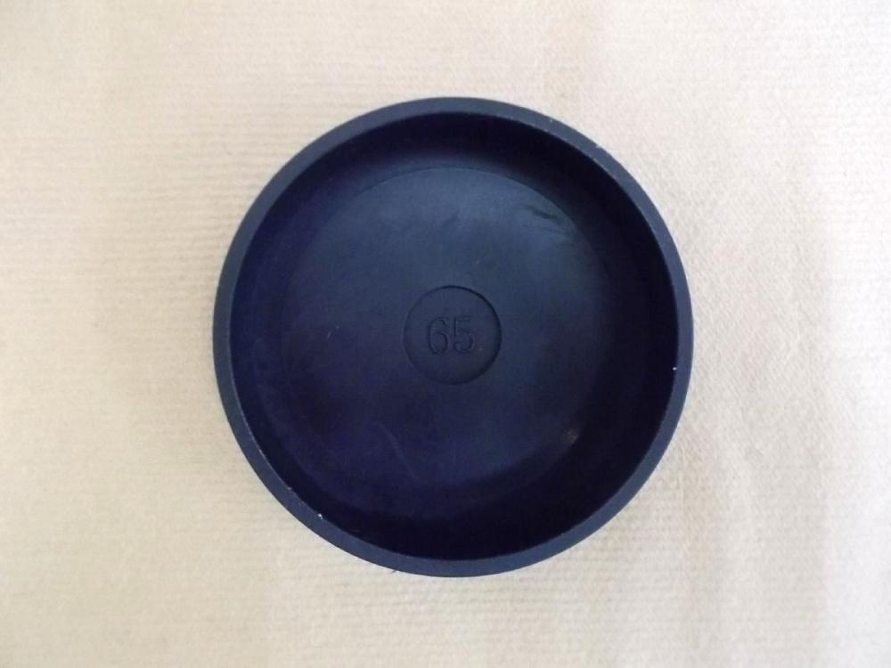 イスゴム平置　６５ｍｍ　黒丸一個　ＨＦＤ－０４３４