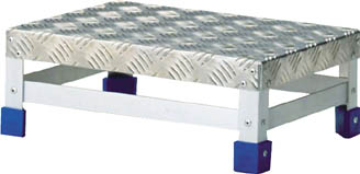 ＴＲＵＳＣＯ　ステップ　アルミ製・縞板タイプ　６００Ｘ４００ＸＨ１５０＿