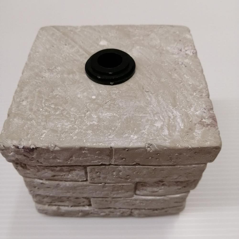 レンガ調ソーラーライトスタンド