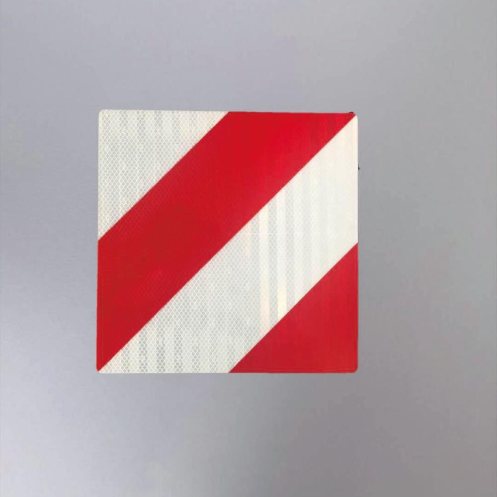 作業機付農耕トラクタの公道走行用反射板　四角形