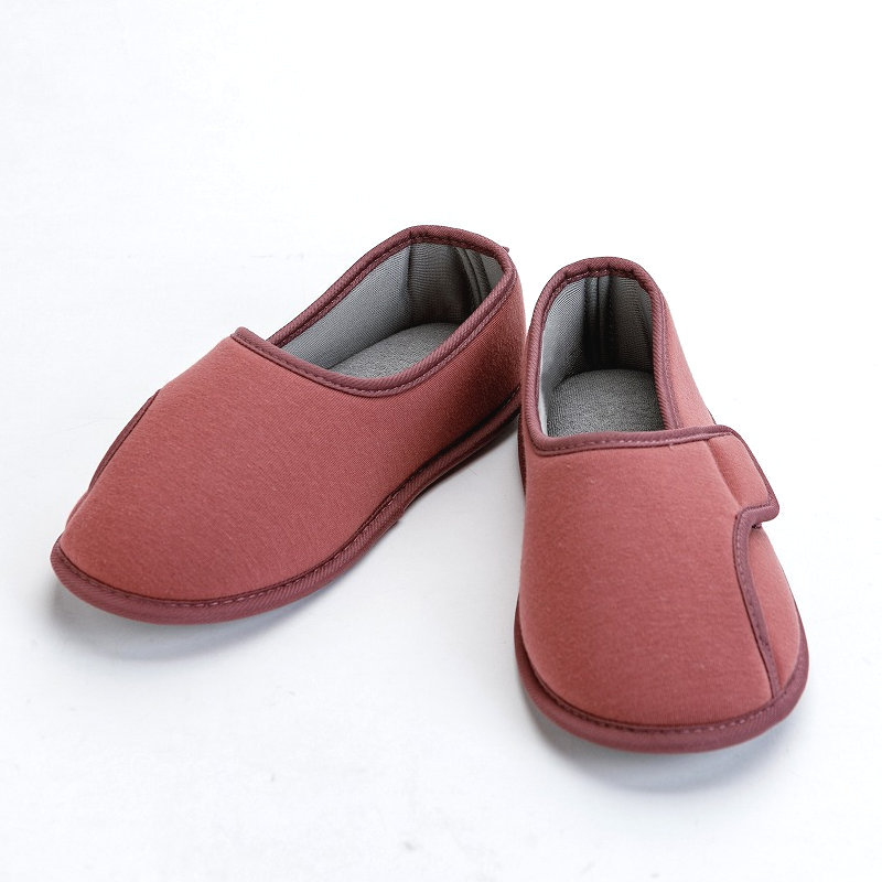 徳武産業　やわらか底でフィット前とじ　室内・施設履き　ワイン　Ｍ