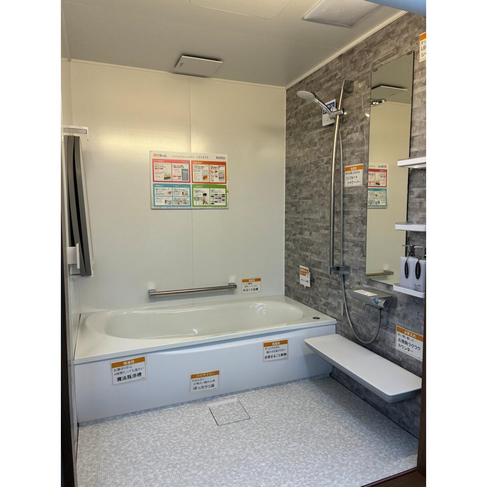 【展示品】　ＴＯＴＯ　システムバス　サザナ　幅１６０×奥行１６０ｃｍ　寒冷地用　２１年製