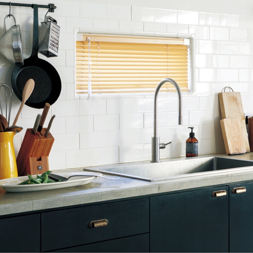 オーダーアルミブラインドベネアル２５浴窓テンション幅１２１～１４０高１２１～１４０