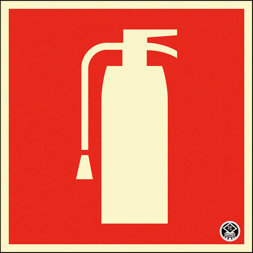 緑十字　中輝度蓄光ステッカー標識　消火器マーク　ＦＲ－１００６　１５０×１５０ｍｍ　厚み０．３ｍｍ　＿