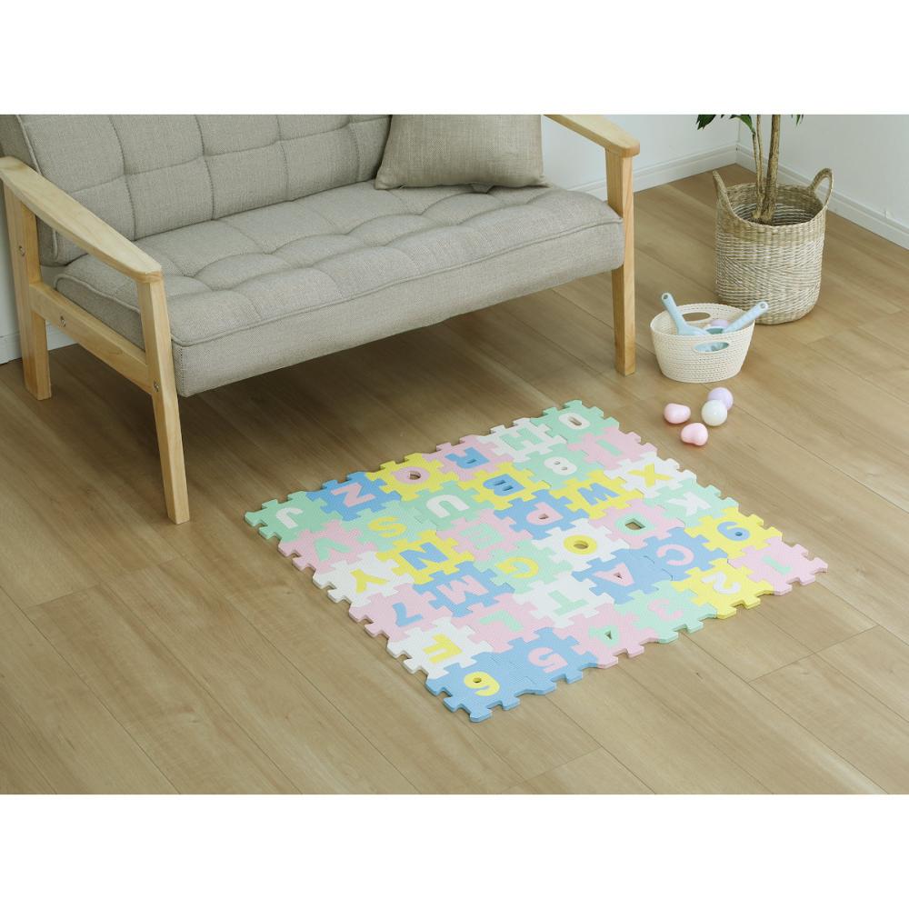 アテーナライフ　数字と英文字を組み合わせて遊べるジョイントマット　３６枚入り　ふち無し