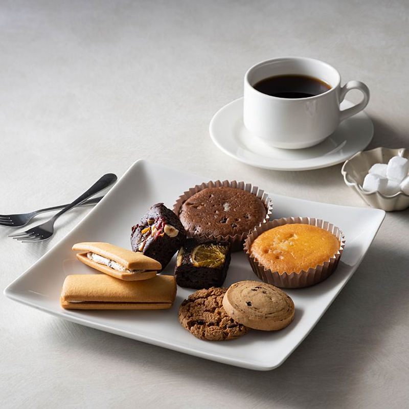 ホテルオークラ　スイーツギフト　１６個