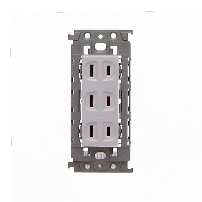 パナソニック　アドバンス　埋込トリプルコンセント絶縁枠付　ＷＴＬ１３０３４９Ｗ