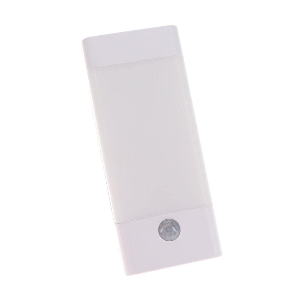 Ｊｅｎｉｘ（ジェニックス）　人感明暗ナイトライト　コンセント式　６ｌｍ