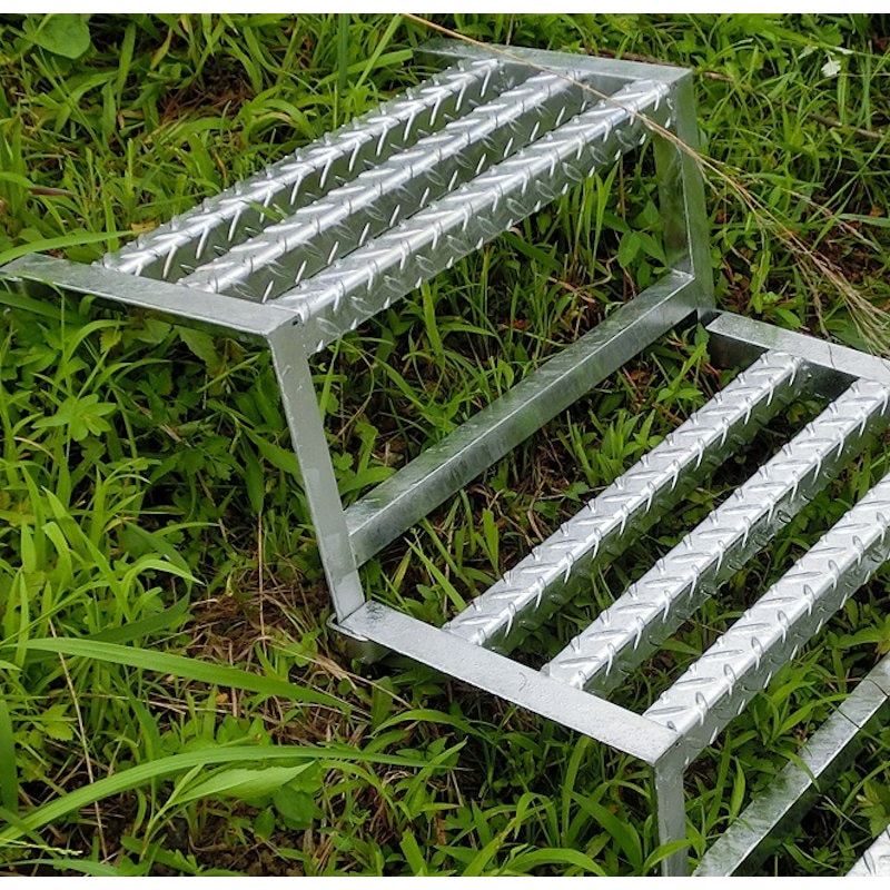 スチール製簡易階段　ＫＩＺＵＮＡ（きずな）