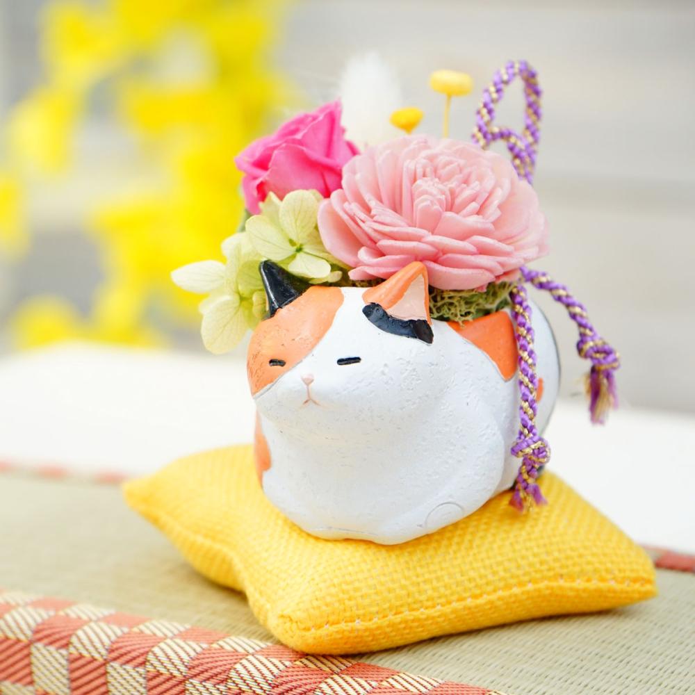 【母の日ギフト】　プリザーブドアレンジ　くつろぎ猫さん　【申込期限：５月６日】【お届け予定日：５月７日～１０日】