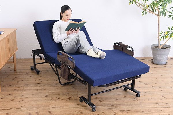 背部と脚部が連動する1モーター