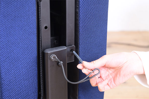 収納時用ストッパー付き