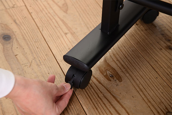 移動に便利なキャスター付き